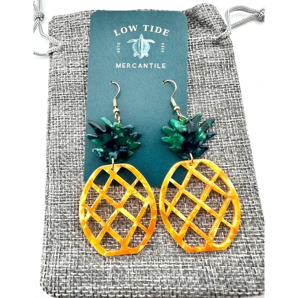 Golden‎ Marbled Acrylic Pineapple Crown Earrings